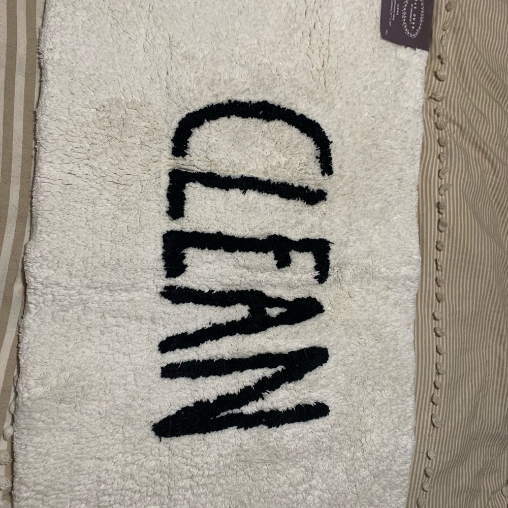 Rae Dunn bath mat